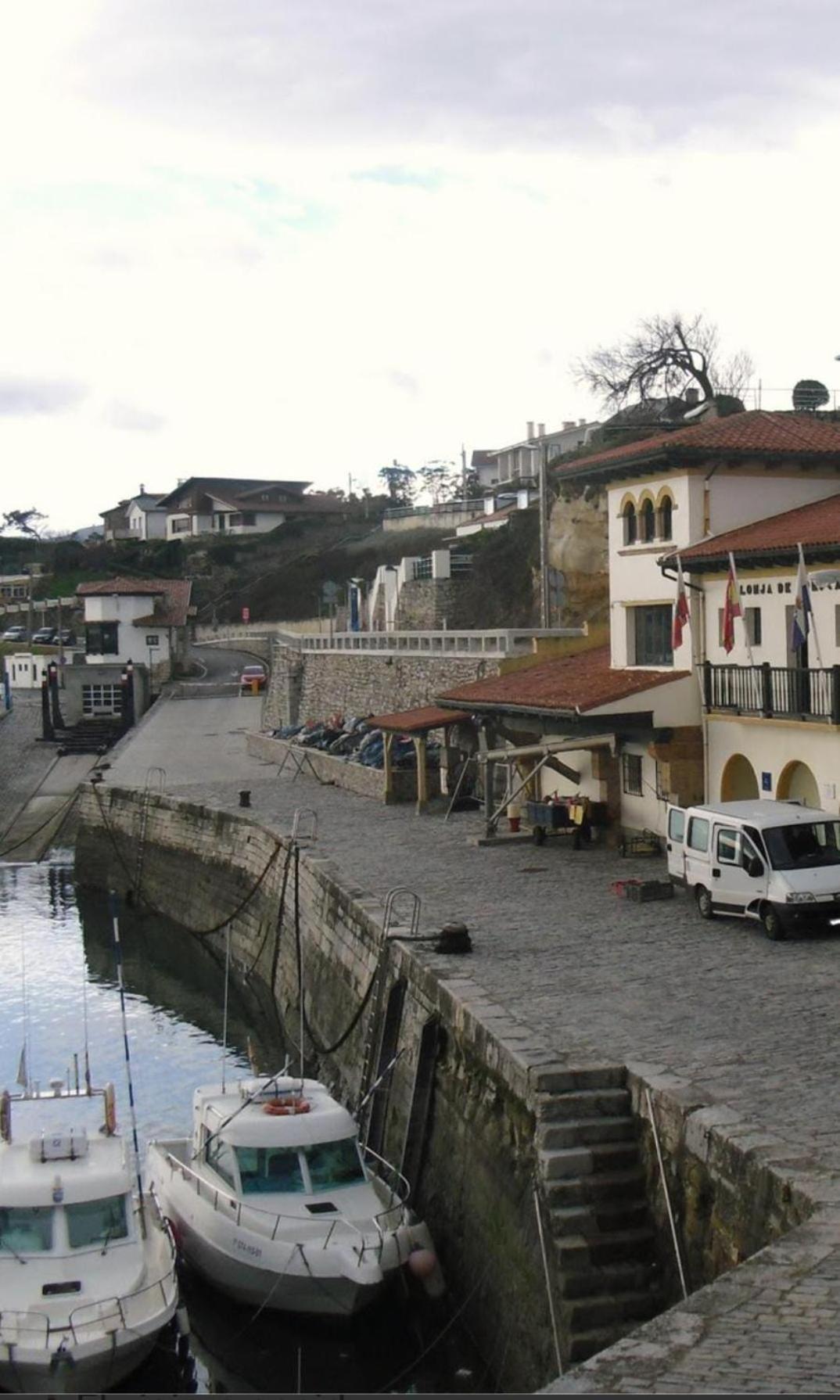 La Aldea 3 , Centro De Comillas Esterno foto
